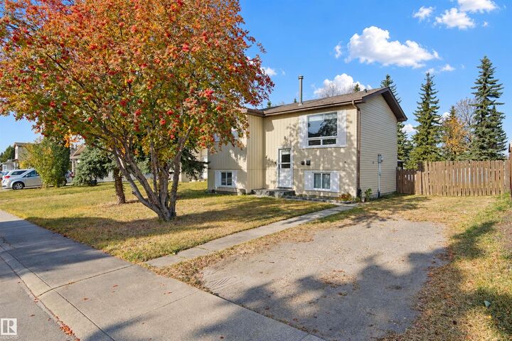 Property Photo:  4604 37B Avenue NW  AB T6L 3S9 