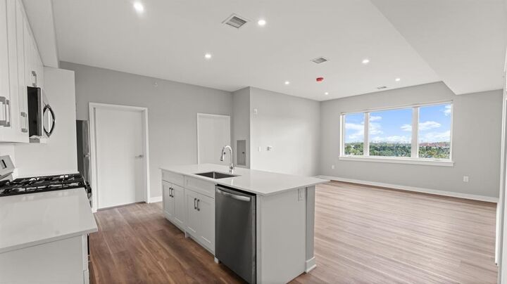 Property Photo:  475 Communipaw Ave 204  NJ 07304 