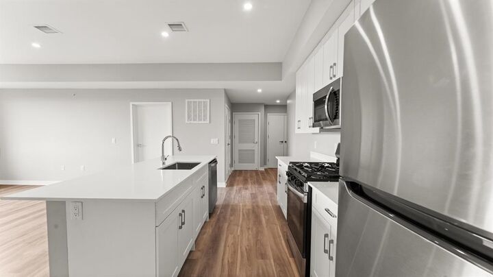 Property Photo:  475 Communipaw Ave 404  NJ 07304 