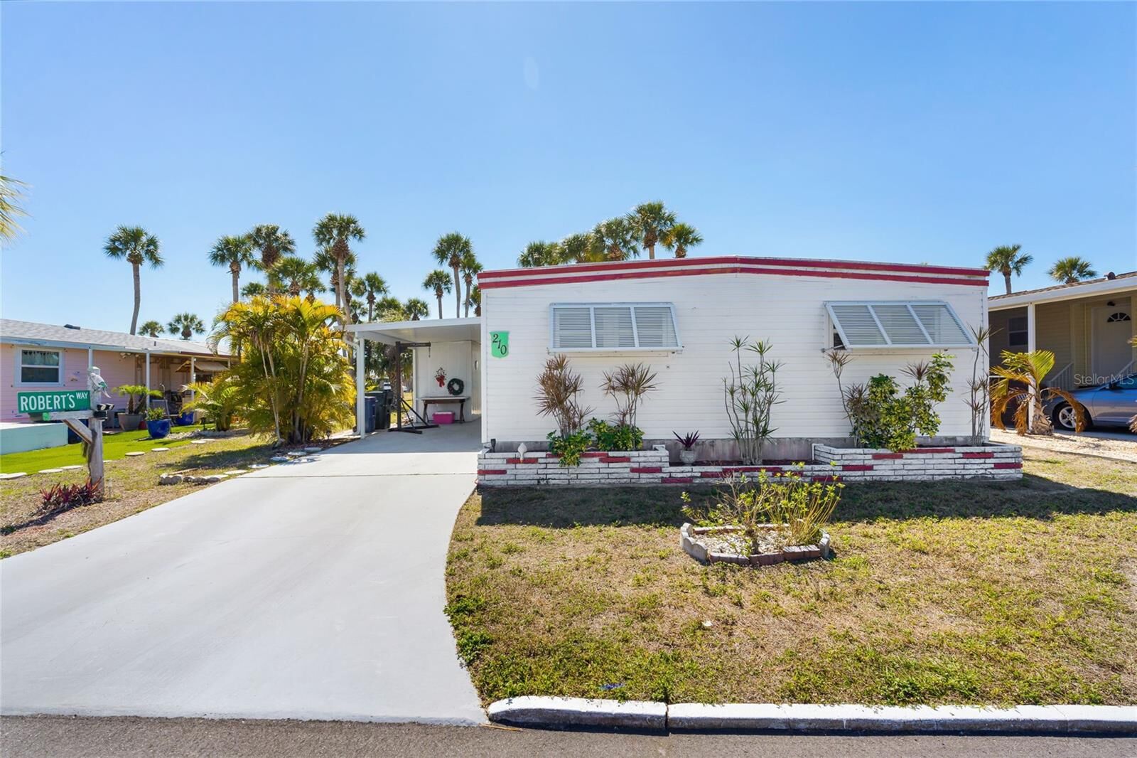 Property Photo: 210 Roma Road FL 34285