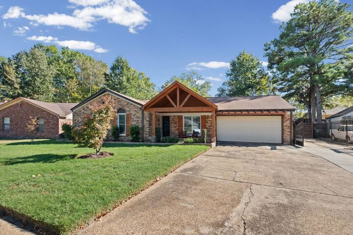 Property Photo:  6073 Elk Grove Dr  TN 38115 