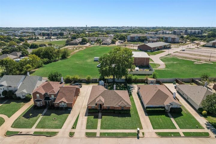 Property Photo:  412 Overland Trail  TX 75104 