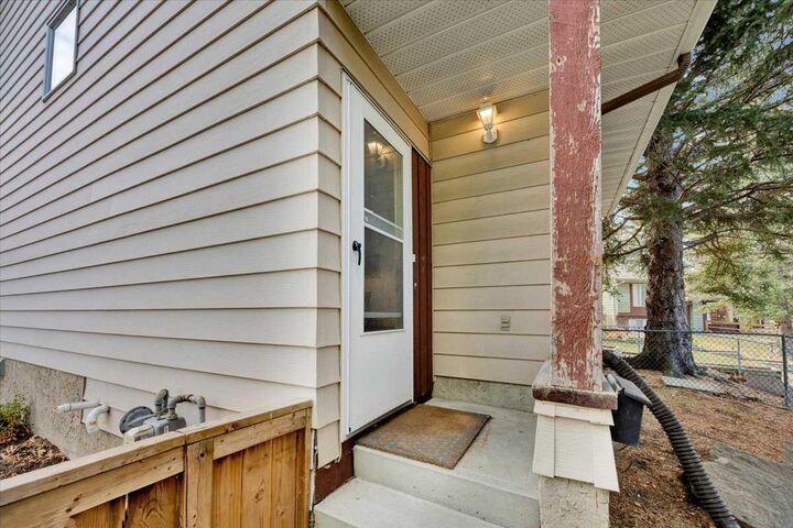 Property Photo:  35 Berkley Court NW  AB T3K 1B7 
