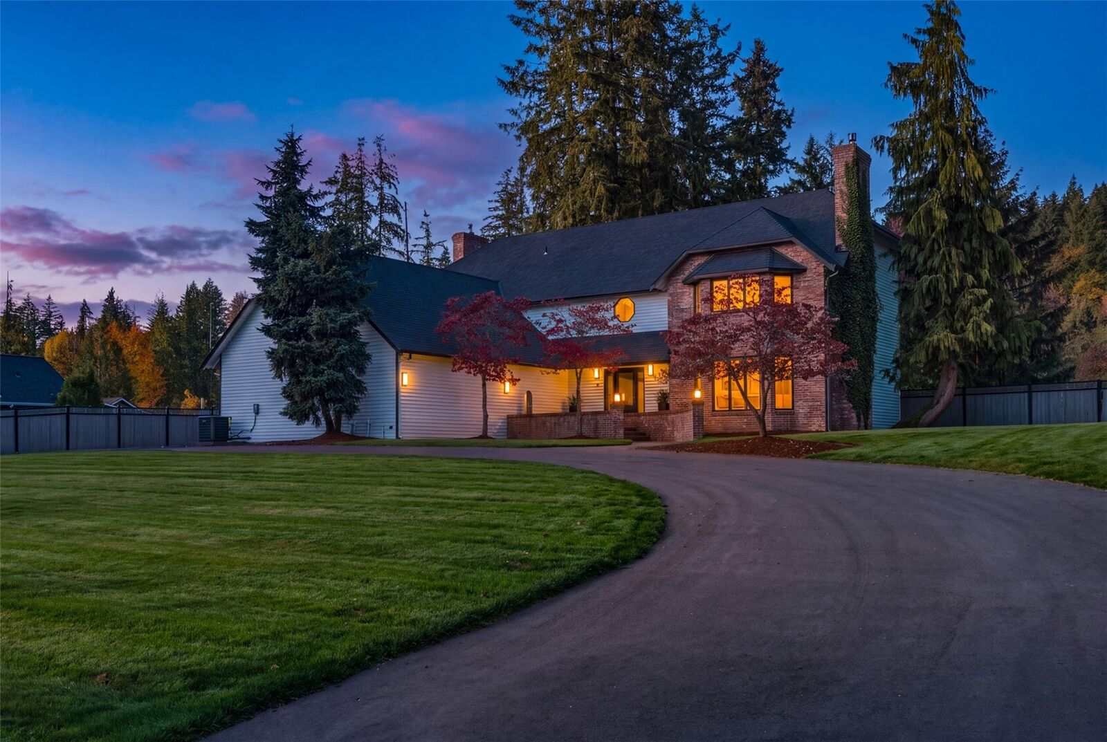 Property Photo:  21620 SE May Valley Road  WA 98027 