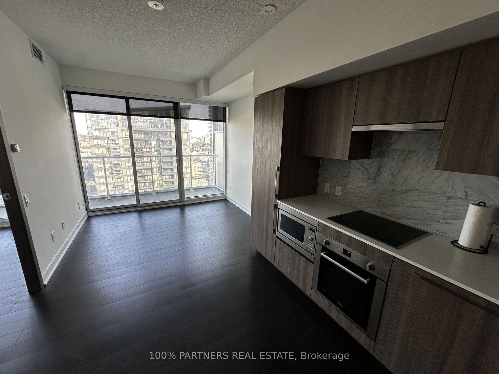 Property Photo:  17 Bathurst Street 3507  ON M5V 0M1 