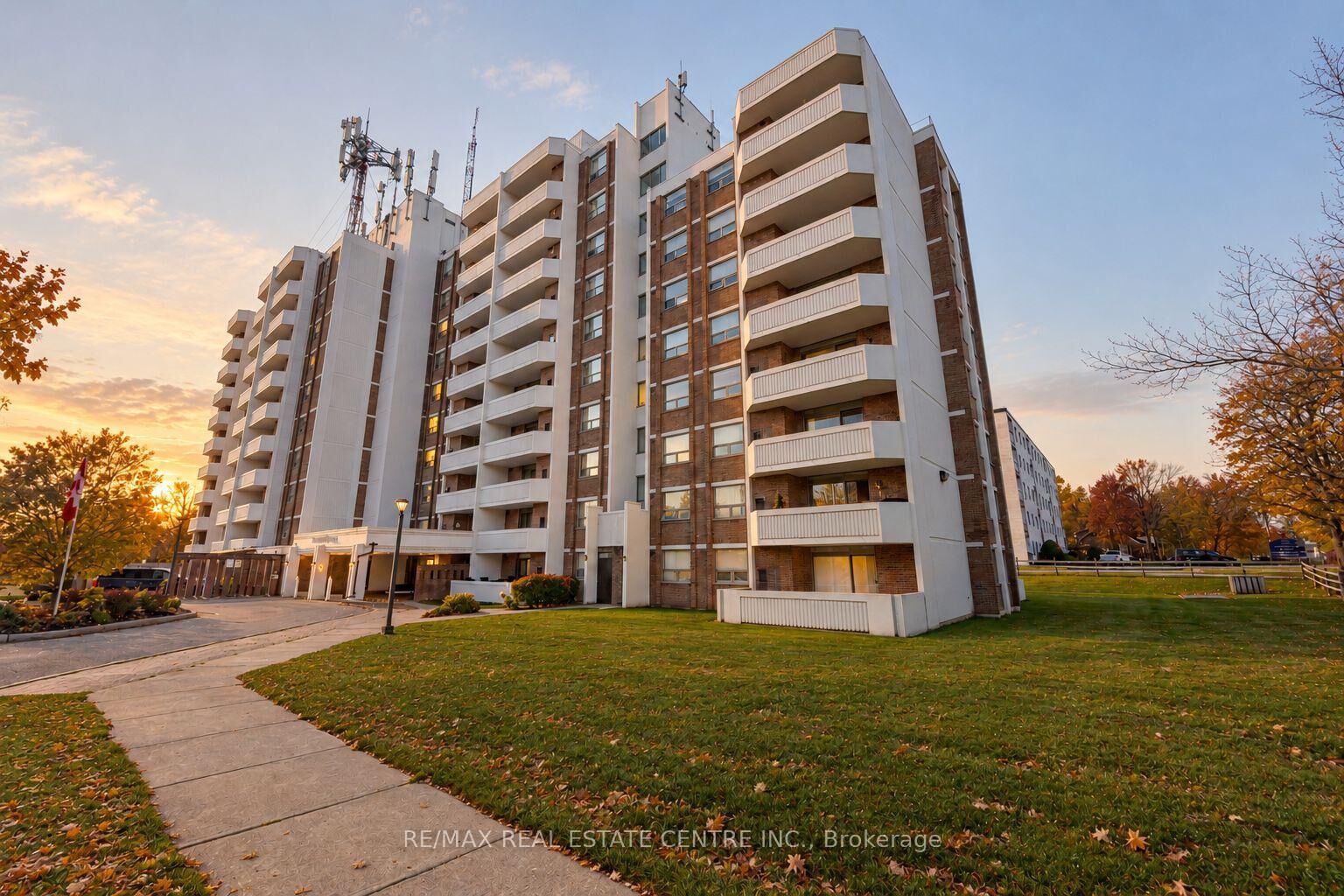 Property Photo:  8 Fead Street  ON L9W 3X4 