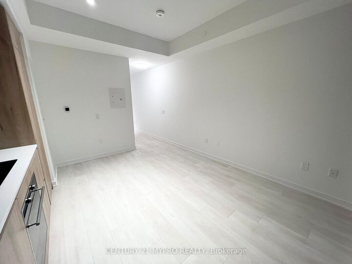Property Photo:  127 Broadway Avenue 204  ON M4P 1V8 
