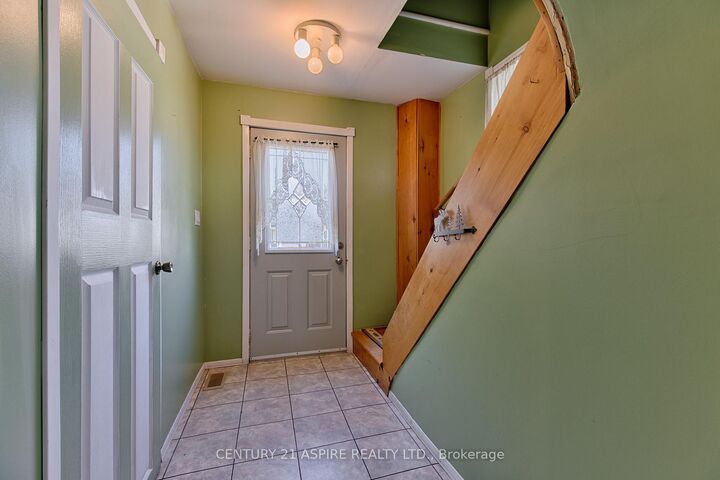 Property Photo:  503 Moffat Street  ON K8A 3Y2 