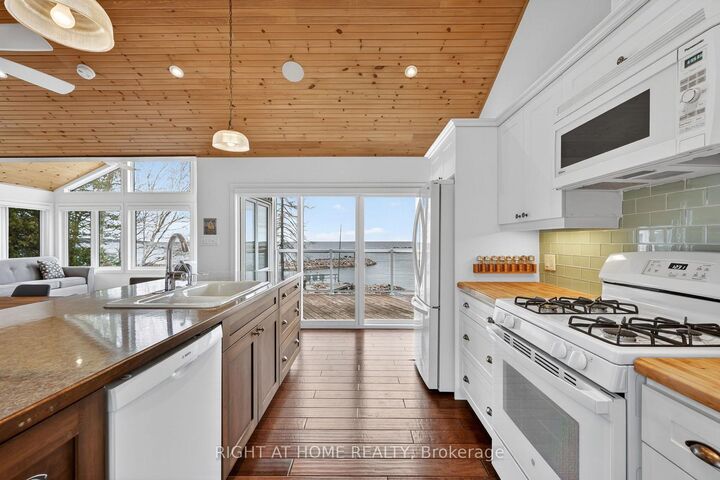 Property Photo:  442 Silver Birch Drive  ON L9M 0M5 