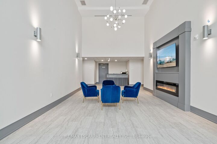 Property Photo:  50 Herrick Avenue Up 09  ON L2P 2T9 