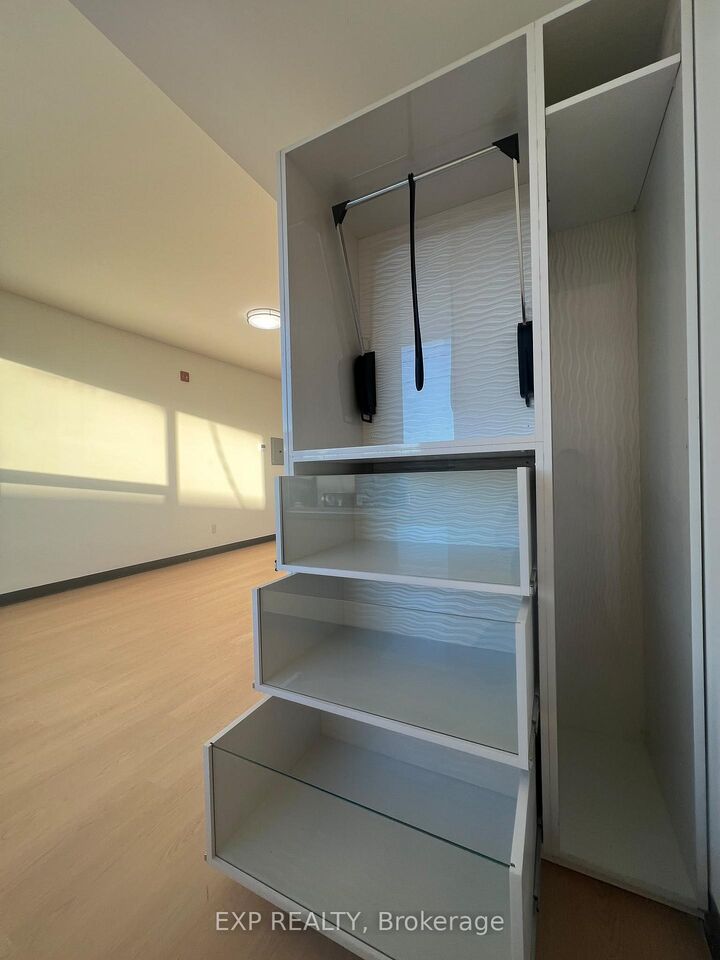 Property Photo:  264-268 Ottawa Street N 6  ON L8H 3Z9 