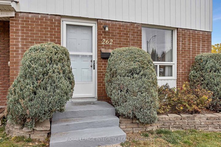 Property Photo:  262 Edward Street S  ON K7S 2X7 