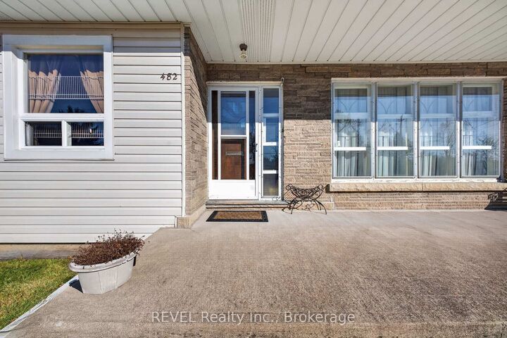 Property Photo:  482 Walden Boulevard E  ON L2A 1R9 