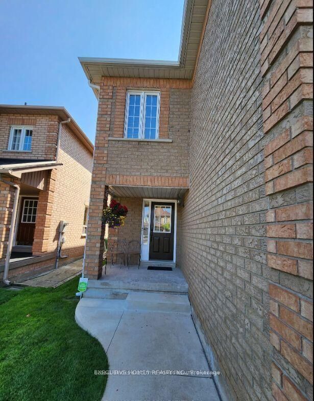 Property Photo:  6256 Avonhurst Drive N  ON L5N 7V2 