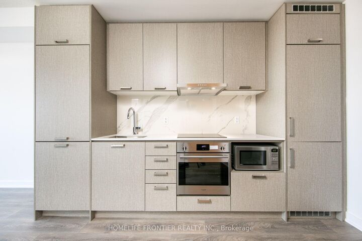 Property Photo:  38 Honeycrisp Crescent 1712  ON L4K 0M8 