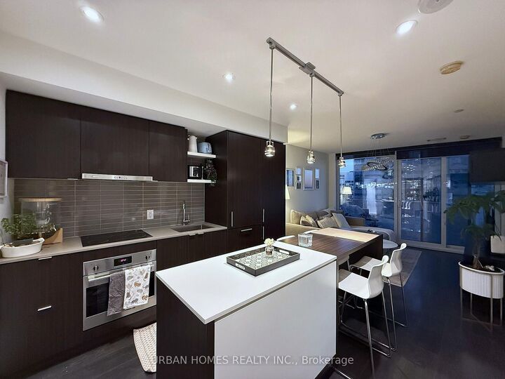Property Photo: 100 Harbour Street 2809 ON M5J 0B5