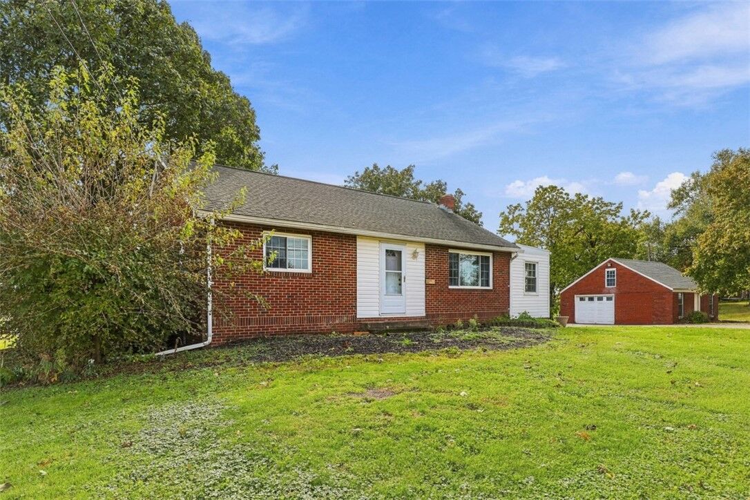 Property Photo: 762 Hartzell School Rd PA 15066