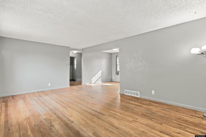 Property Photo:  2321 E 6th  WY 82609 