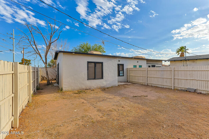 Property Photo: 1005 N Center Avenue AZ 85122