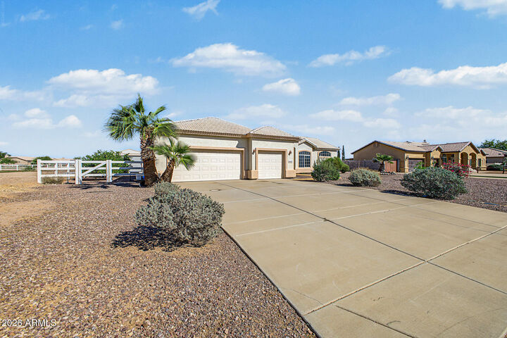 Property Photo:  10606 W Quartz Drive  AZ 85193 