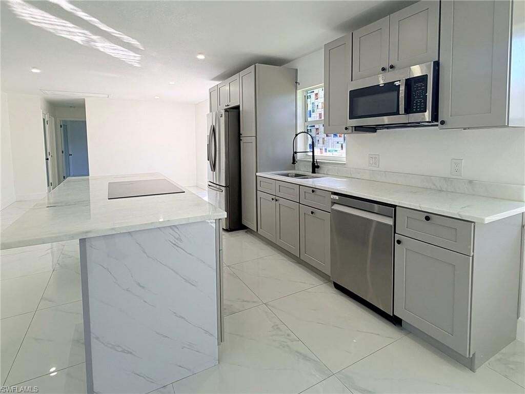Property Photo: 3615 Country Club Blvd FL 33904