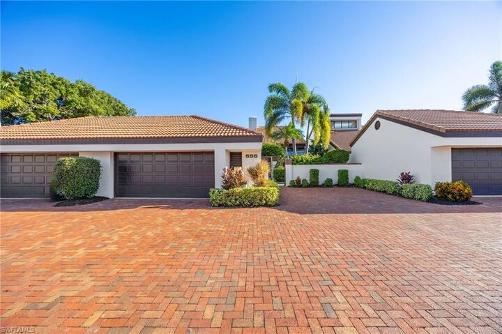 Property Photo:  556 Bay Villas Ln  FL 34108 