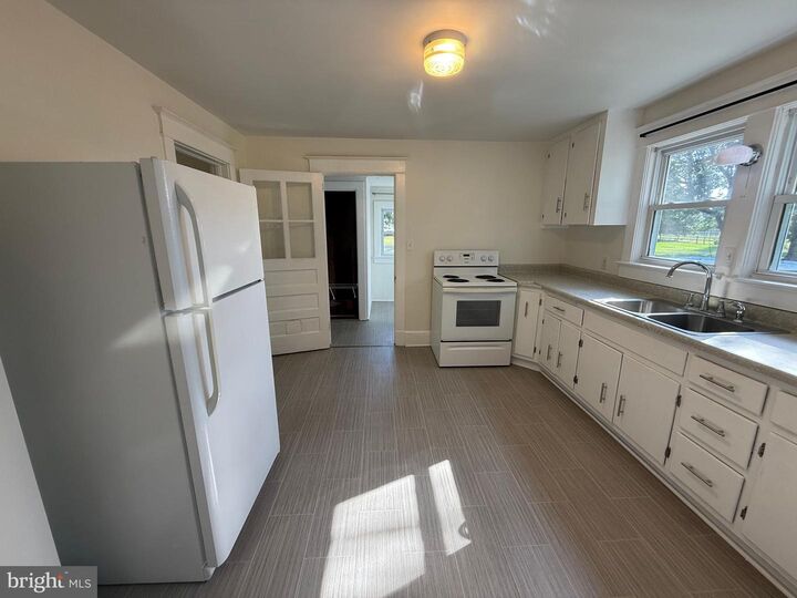 Property Photo:  815 S Dupont Boulevard  DE 19963 