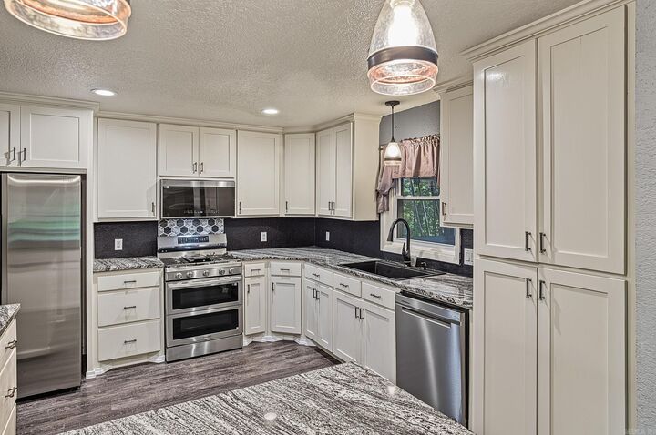 Property Photo:  31 Lagranja Circle  AR 71909 
