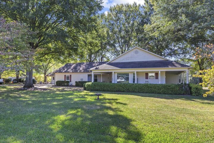 Property Photo: 24 Blue Bonnet Drive AR 72023