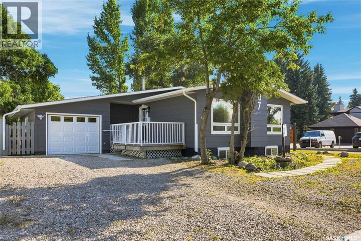 Property Photo: 607 Lenore Drive SK S7K 5G7