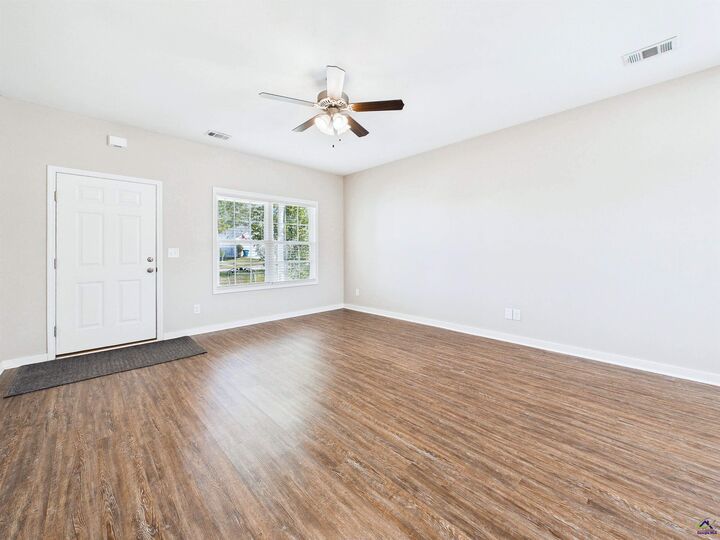 Property Photo: 112 Shasta Dr GA 31069