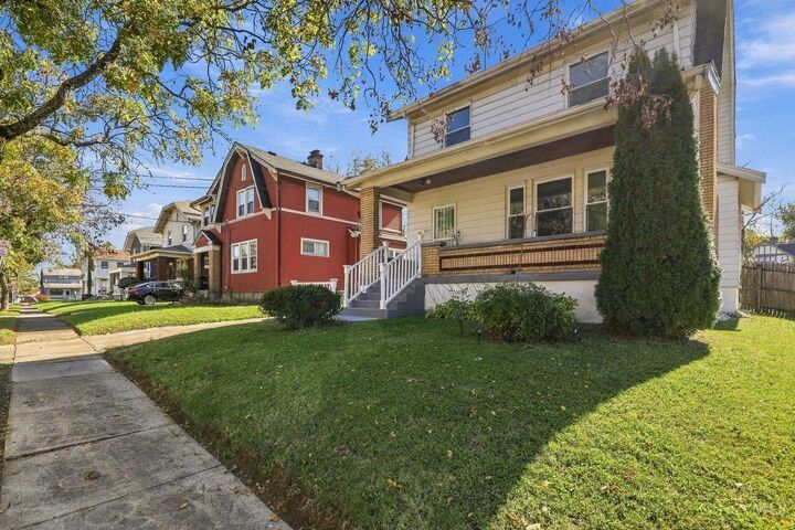 Property Photo:  1423 Elkton Place  OH 45224 