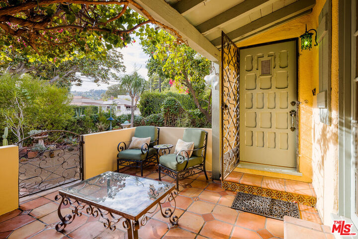 Property Photo: 3703 Edenhurst Ave CA 90039