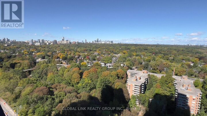 Property Photo: 585 Bloor Street East 2115 ON M4W 0B3