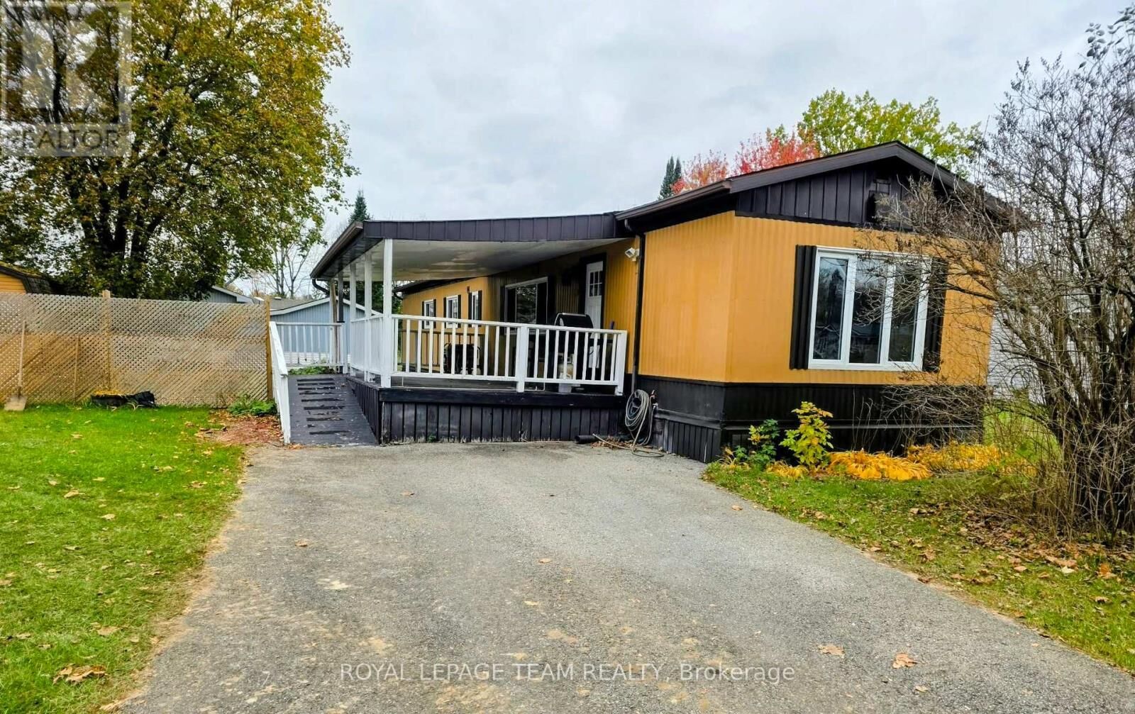 Property Photo:  114 North Hutt Road North  ON K6V 5T2 