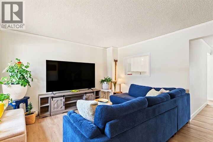 Property Photo:  132 Shawmeadows Road Southwest  AB T2Y 1B3 