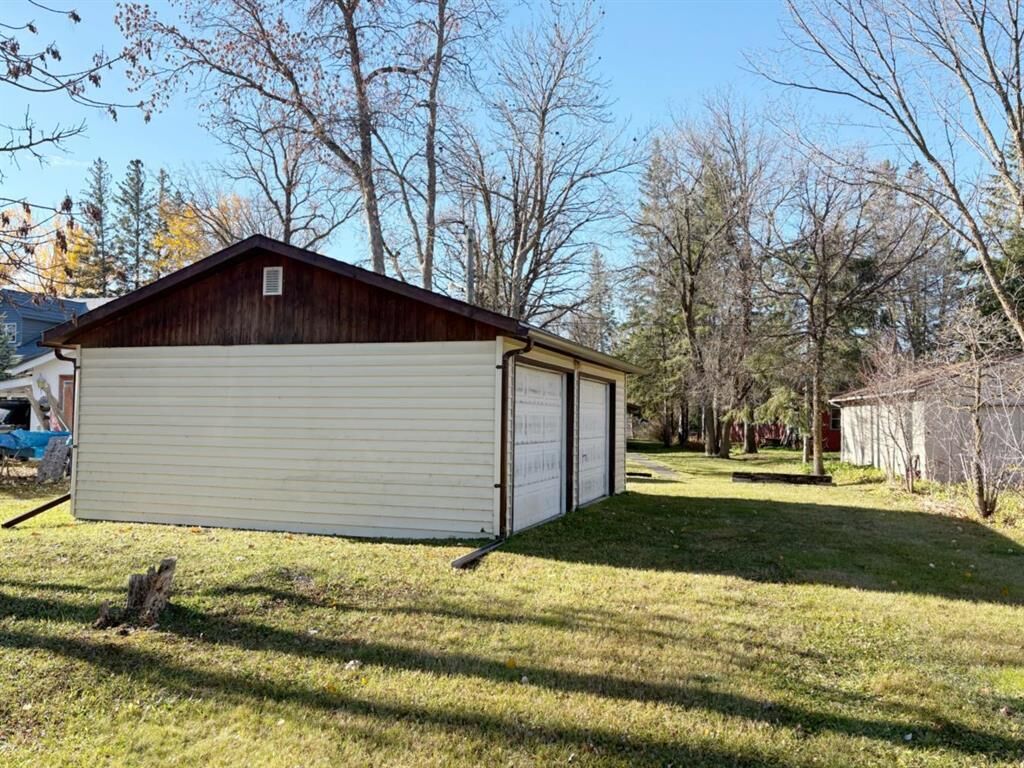 Property Photo:  27 River Road North  MB R0E 0C0 