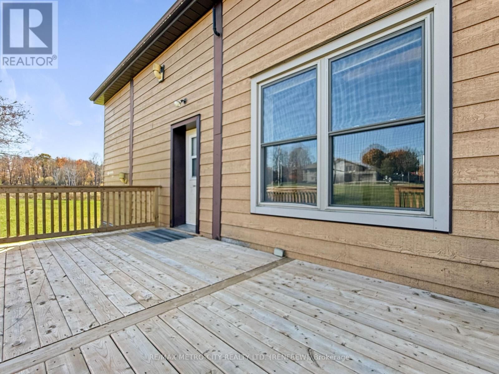 Property Photo: 3376 Burnstown Road 1 ON K7V 3Z9