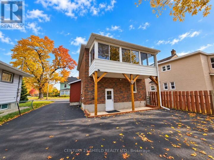Property Photo: 414 Gloucester Street North ON K6H 3X2
