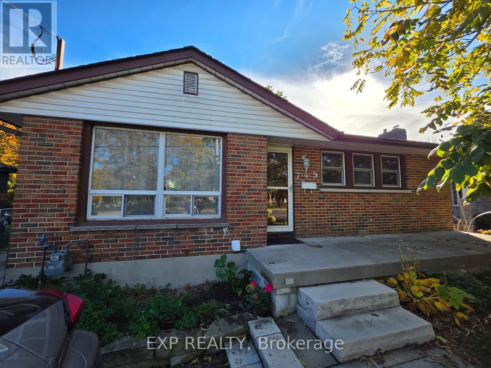 Property Photo: 749 King Street West Main ON L1J 2L2