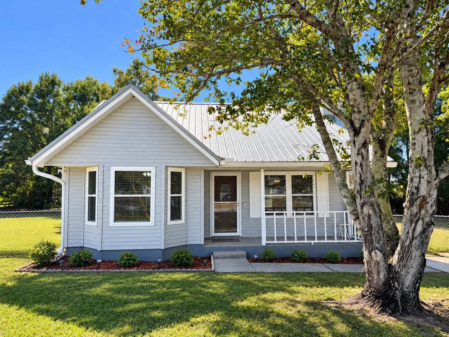 Property Photo: 3316 Colonial Court FL 32539