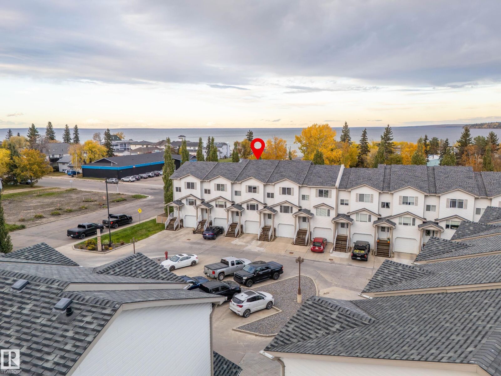 Property Photo: 1001 7 Avenue 18 AB T9M 0C4
