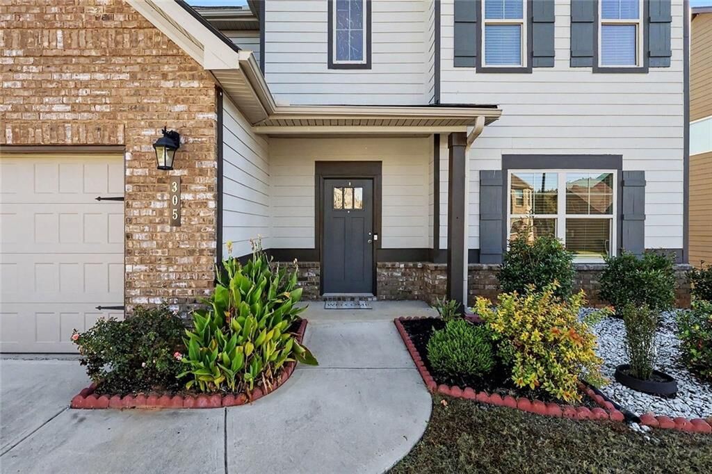 Property Photo:  305 Eleanora Crossing  GA 30052 