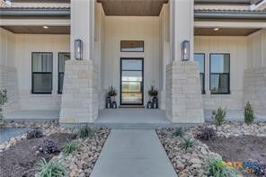 Property Photo: 6612 King Oaks Boulevard TX 76571