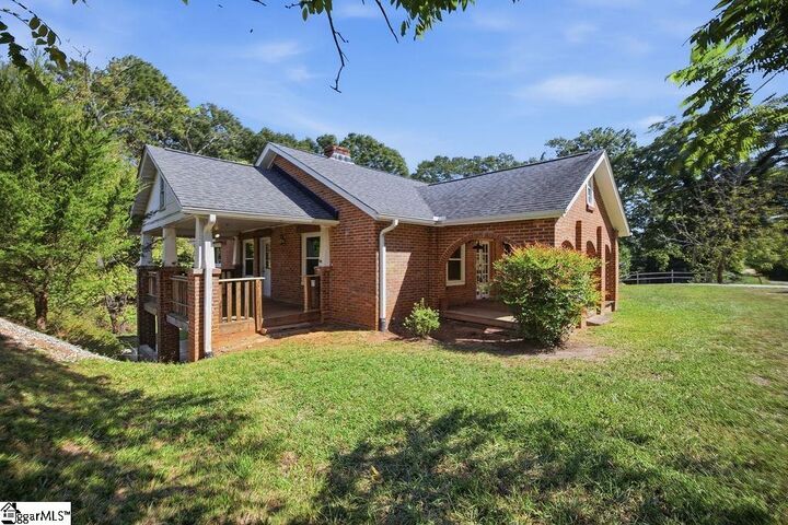 Property Photo:  403 S Pew Street  SC 29693 