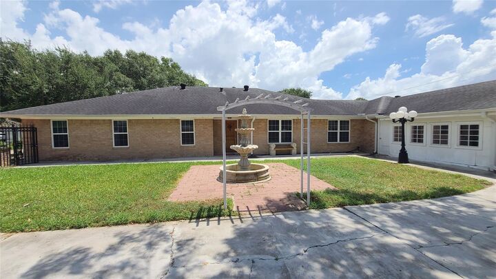 Property Photo:  902 Ashford Parkway  TX 77077 