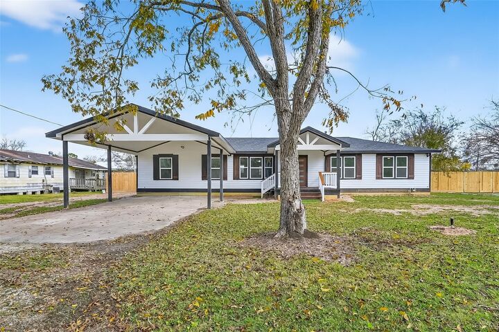 Property Photo:  2311 8th Street  TX 77577 