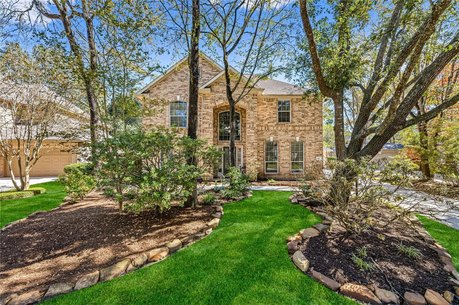 Property Photo:  136 S Goldenvine Circle  TX 77382 