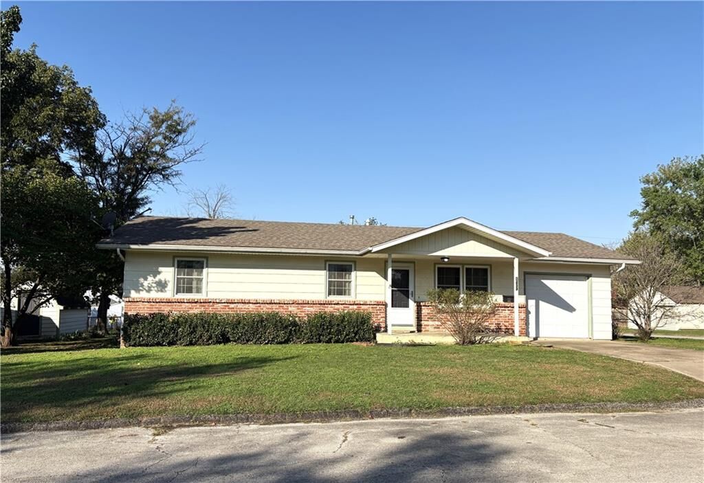 Property Photo:  1633 N 9th Street  KS 67301 