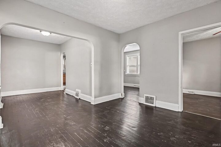 Property Photo:  1802 S Taylor Street  IN 46613-2032 